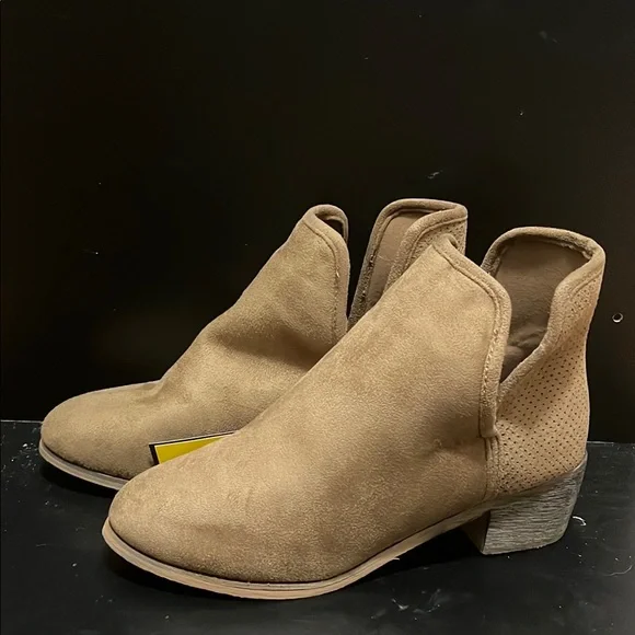 Seven7 soho ankle boot beige size 8 shoe - Picture 3 of 8